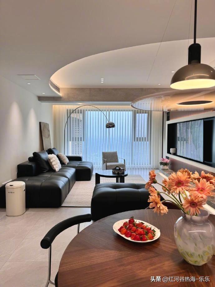 现在在楼市里面买房的人，就两种。
一种是真正的刚需。
一种是捡漏的人。
这两人里