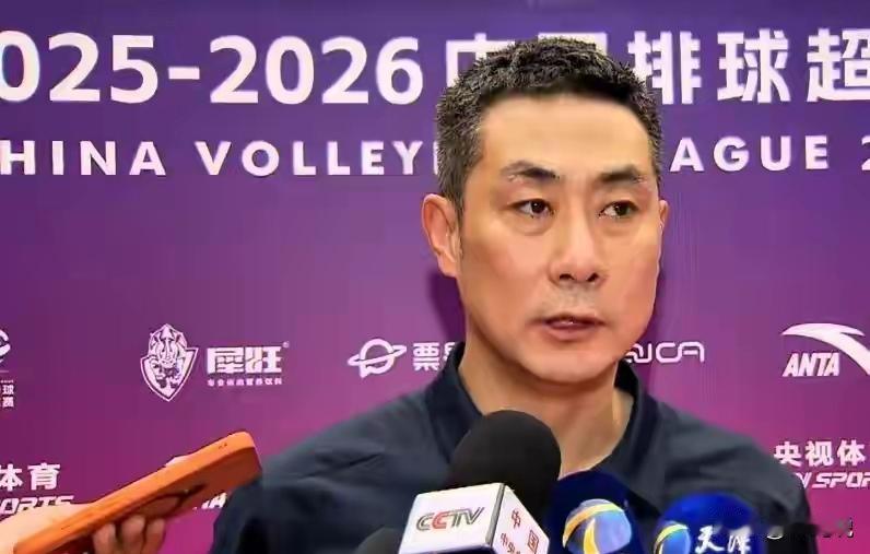 上海队的22连胜金身，今晚在天津遇到了唯一的裂纹。
第二局杀到37:35。那不是