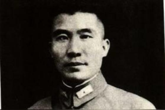 1941年，日军用毒气攻下高安城，51师师长王耀武看着满地的国军尸体嚎啕大哭，这