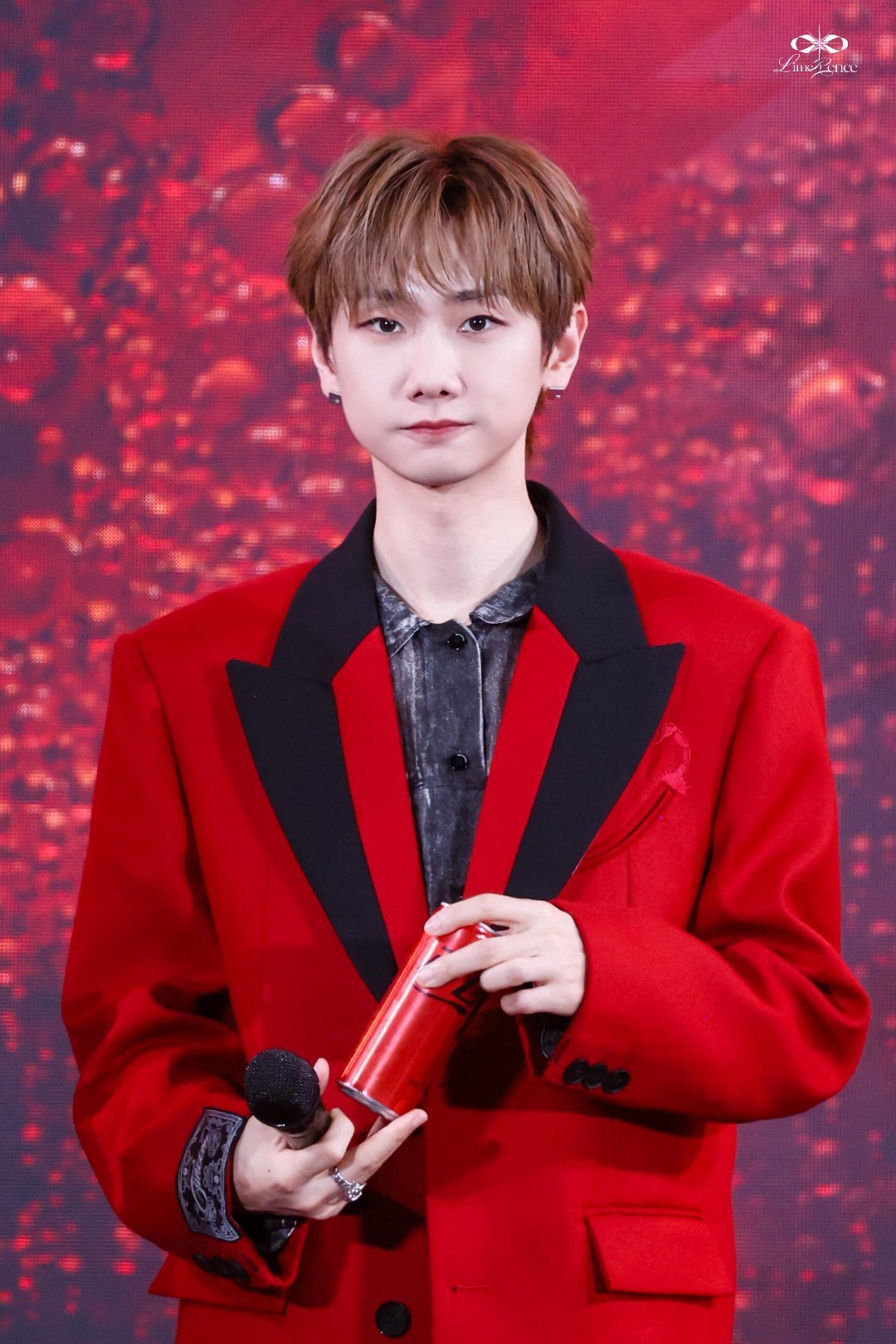 汪苏泷演唱会是初夏的正确打开方式汪苏泷演唱会他在台上唱，我们在台下和。双向奔赴的