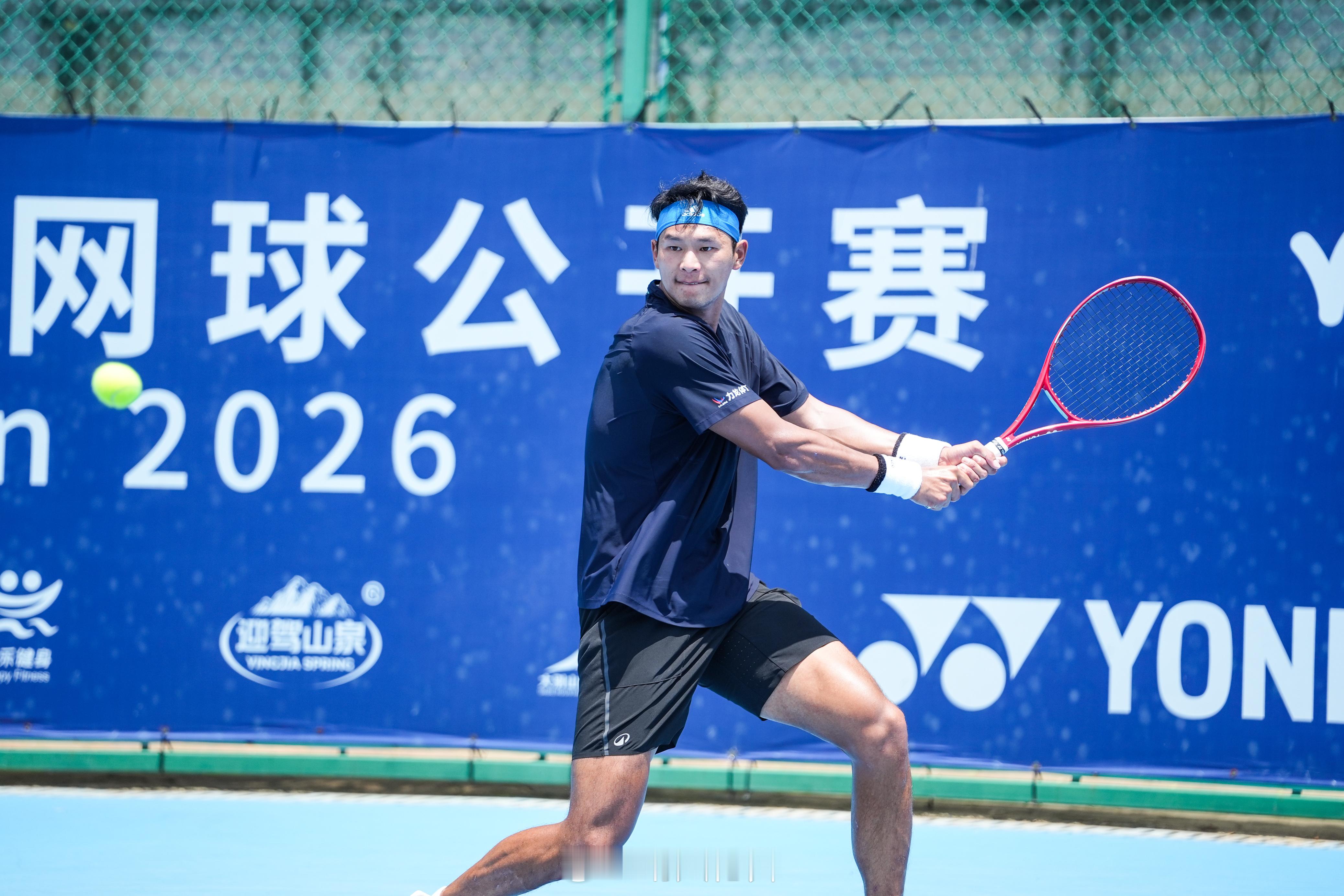 ITF六安M15第二轮三号种子张天汇以6-1/4-1 Ret击退孔维一晋级八强，