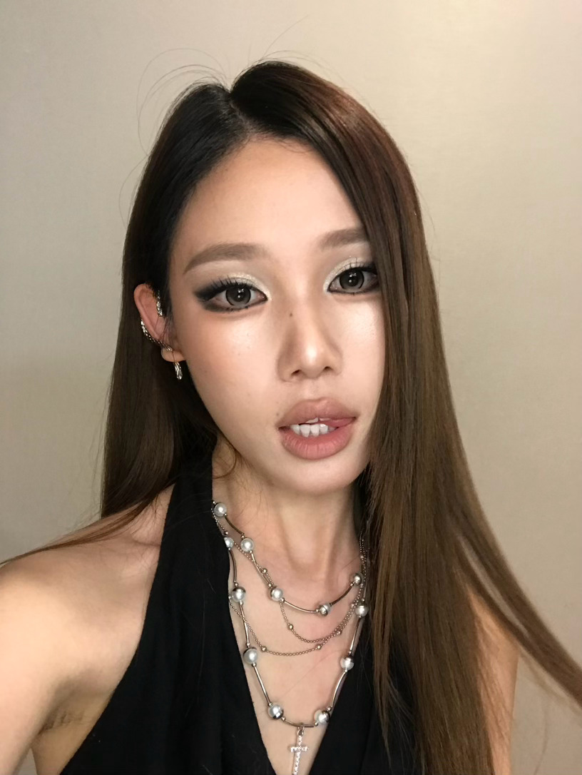 吉姐妆容有点权威了 