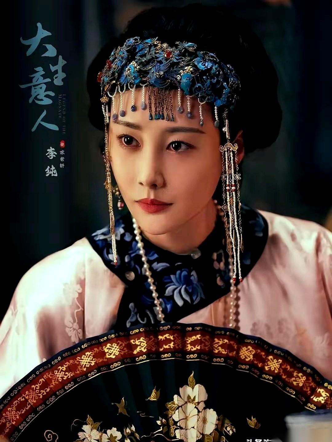 就因为她几句话，三十万担救命粮，转头就成了军粮。
活人的口粮，喂了战争机器。
这