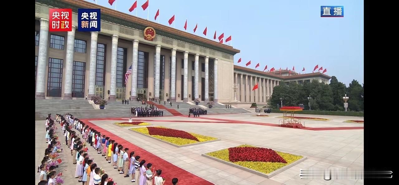老特推倒白宫右侧建筑，自筹资金建宴会厅，我想是不是借鉴和参考了我们的建筑模式。