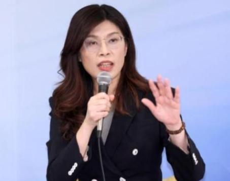 郑丽文太让人吃惊了！

这回彻底不装了？

前脚给日本捐款100万，后脚就向窜台