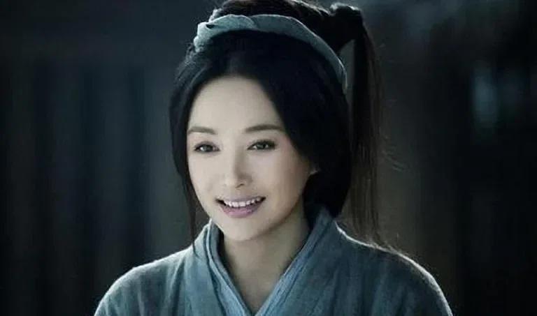 刘邦谎报贺礼，参加了吕太公家的宴席。吕太公见刘邦相貌非凡，便对刘邦十分礼遇。萧何
