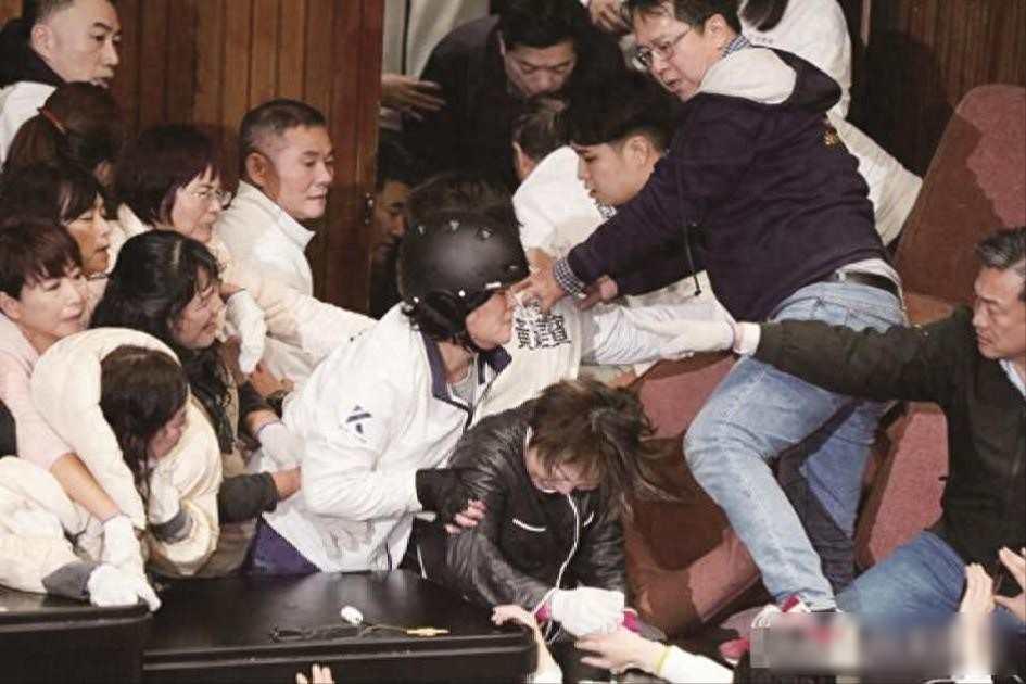 台北地检署批量起诉立委，蓝绿都卷进司法漩涡，台海暗流正悄悄改道

2月12号左右