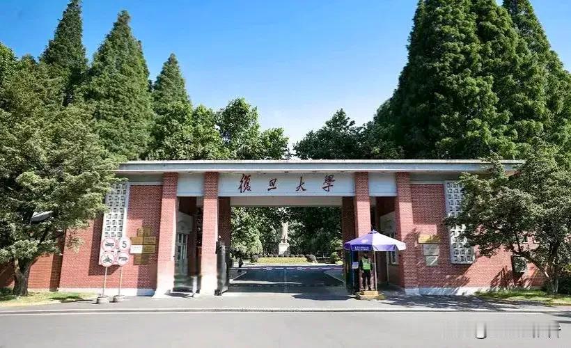 复旦大学也开始“嫌弃”文科专业了？
         在全国两会期间，复旦大学校