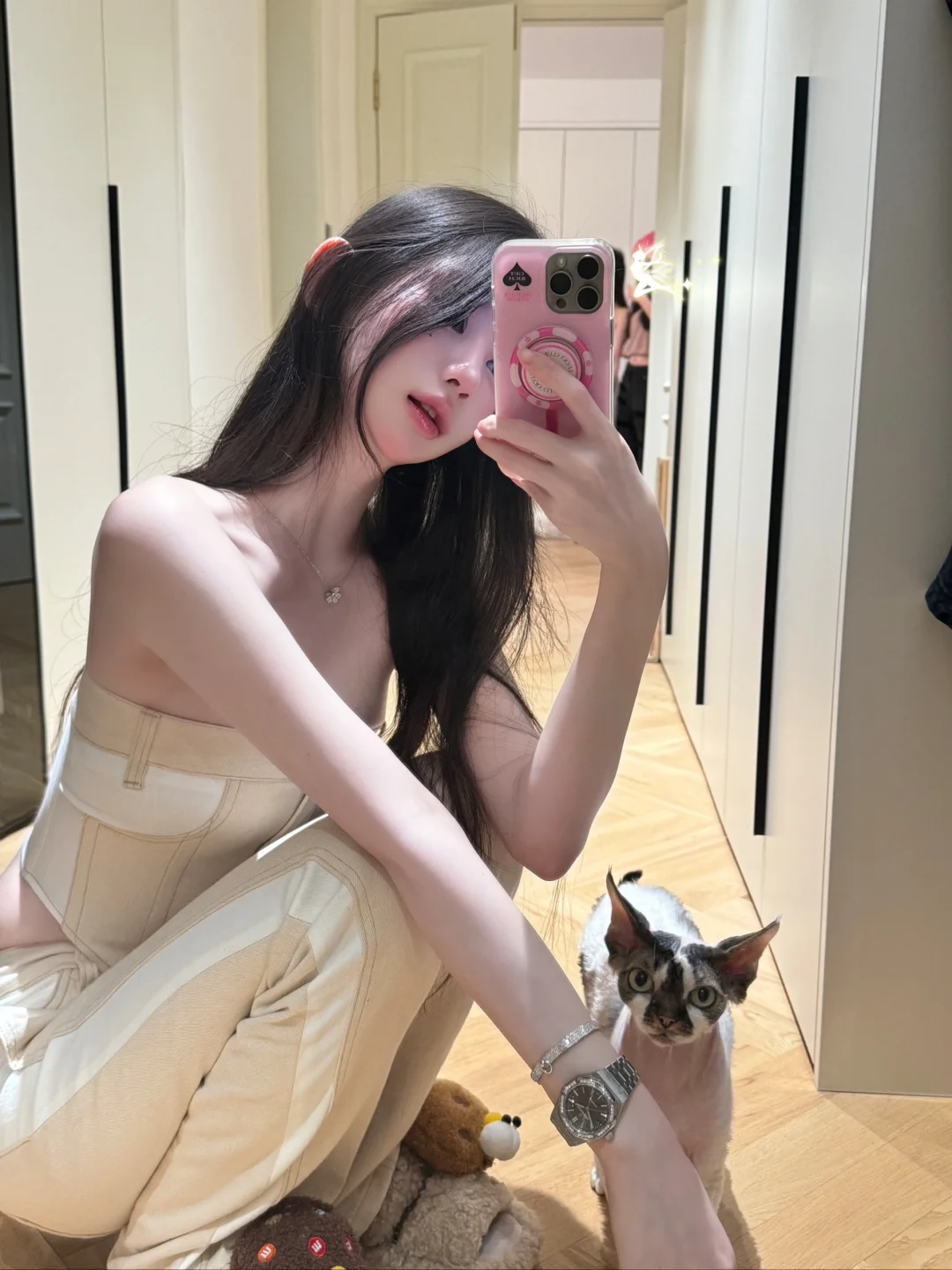 闯进镜头的小猫咪😽