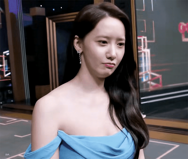 允儿是韩国娱乐圈一位光彩照人的女星，她的美貌、身材、气质和性格都堪称完美。
她的