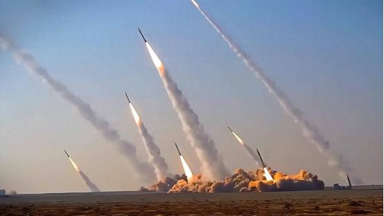 美以11发导弹拦截1枚伊朗导弹，结果全部失手，加拿大华裔教授：我们正目睹维系美国