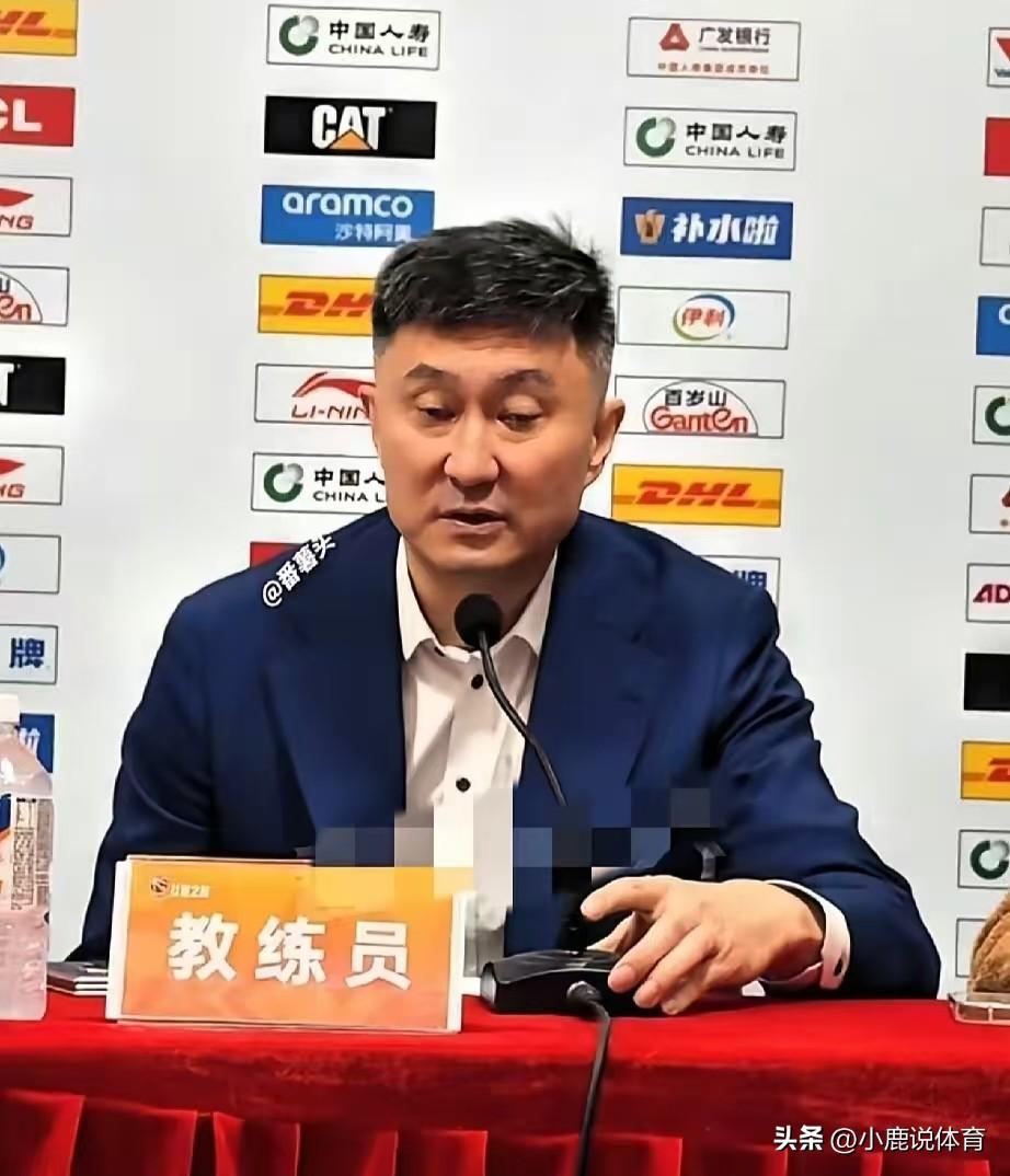 广东被江苏绝杀，四问杜锋！
领先8分被翻，太离谱。
 
胡明轩状态低迷。
为何稳