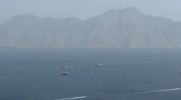 中东大动作：阿联酋砸重资建管道，彻底绕开霍尔木兹海峡这个“全球油阀” 
 
中东