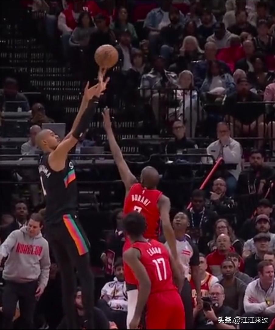 文班亚马说：去年你把我颜射搞出世界名画，今年我终于找回场子了！杜兰特说没想到我也