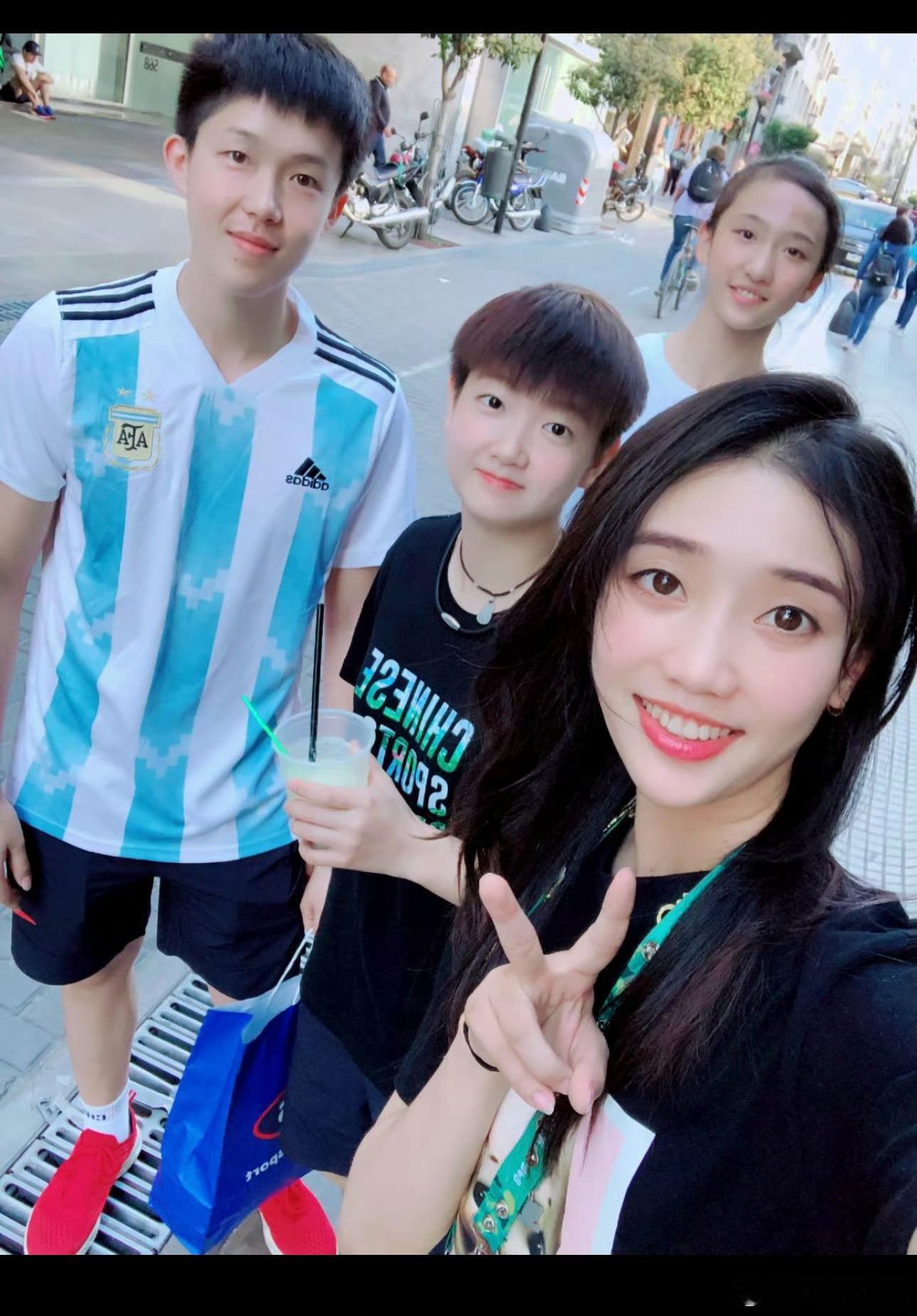 两个小朋友[可怜] ​​​