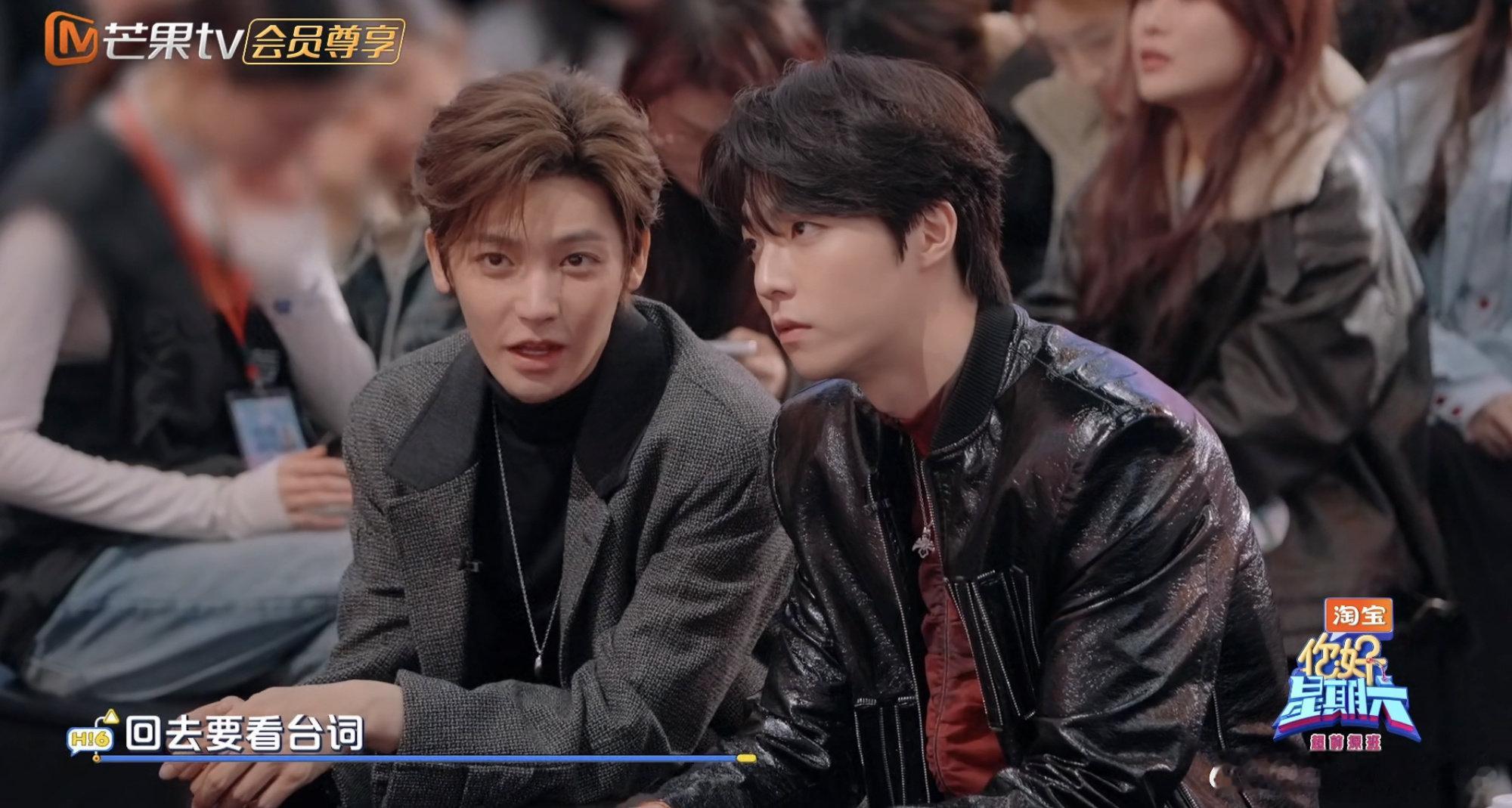 侯明昊拍戏期间只睡五个小时 谁懂啊！拍古装剧不仅耗时长，还得连轴转超负荷工作，回