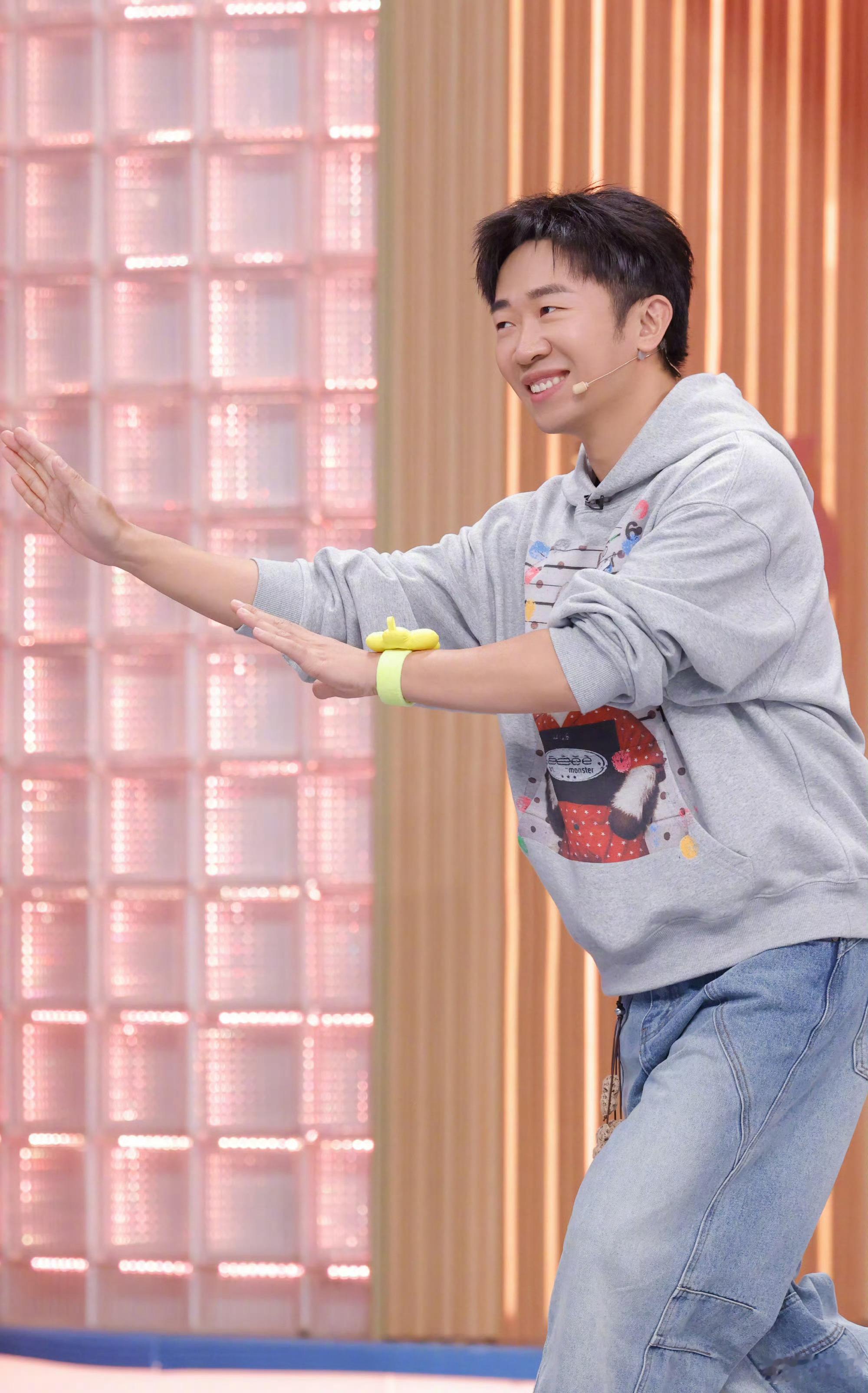 魏大勋杨迪hi6合跳Disco魏大勋杨迪hi6复制粘贴合跳《Disco》 ，默契