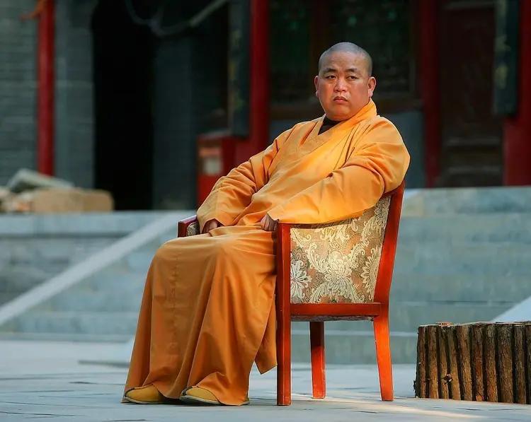 刘应成，涉嫌职务侵占、挪用资金、非国家工作人员受贿、行贿案，依法向新乡市中级人民