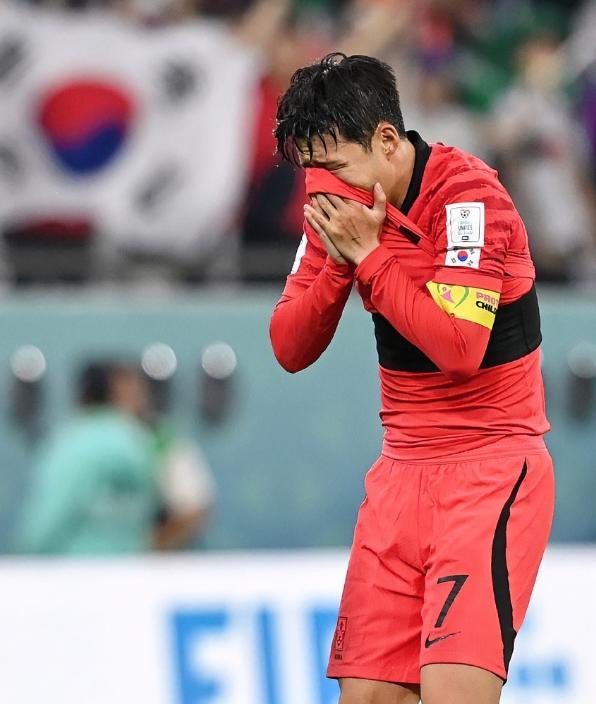 仅8名球员回国！韩国总统亲自道歉！韩国队未进入世界杯32强后，韩国足协宣布，不会