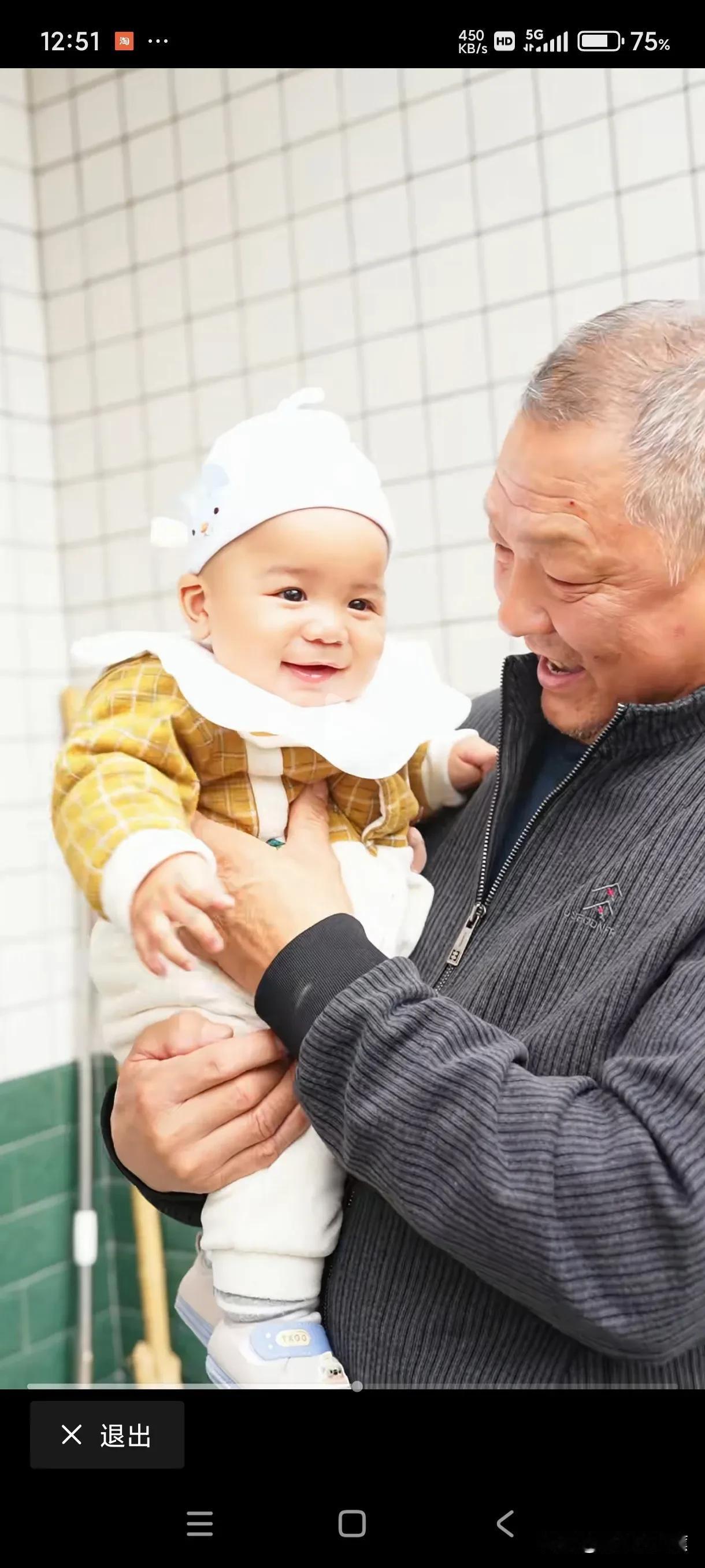 现在，拉乌婆婆账号几乎每天都有更新，打打广告，分享大孙子凯凯的日常，这样挺好的，