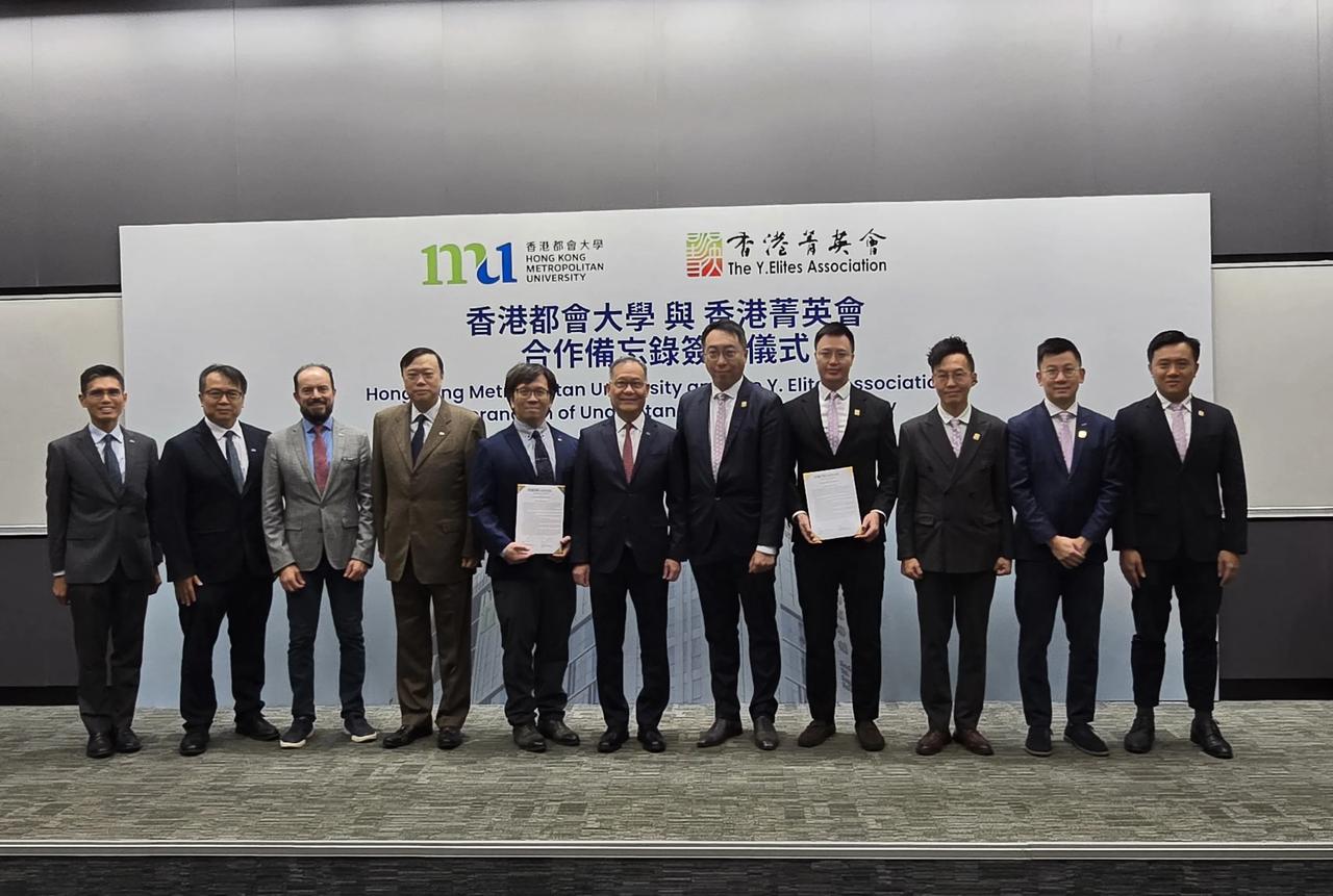 昨晚从阳江赶回香港，今早出席香港菁英会与香港都会大学（HKMU）举行的合作备忘录