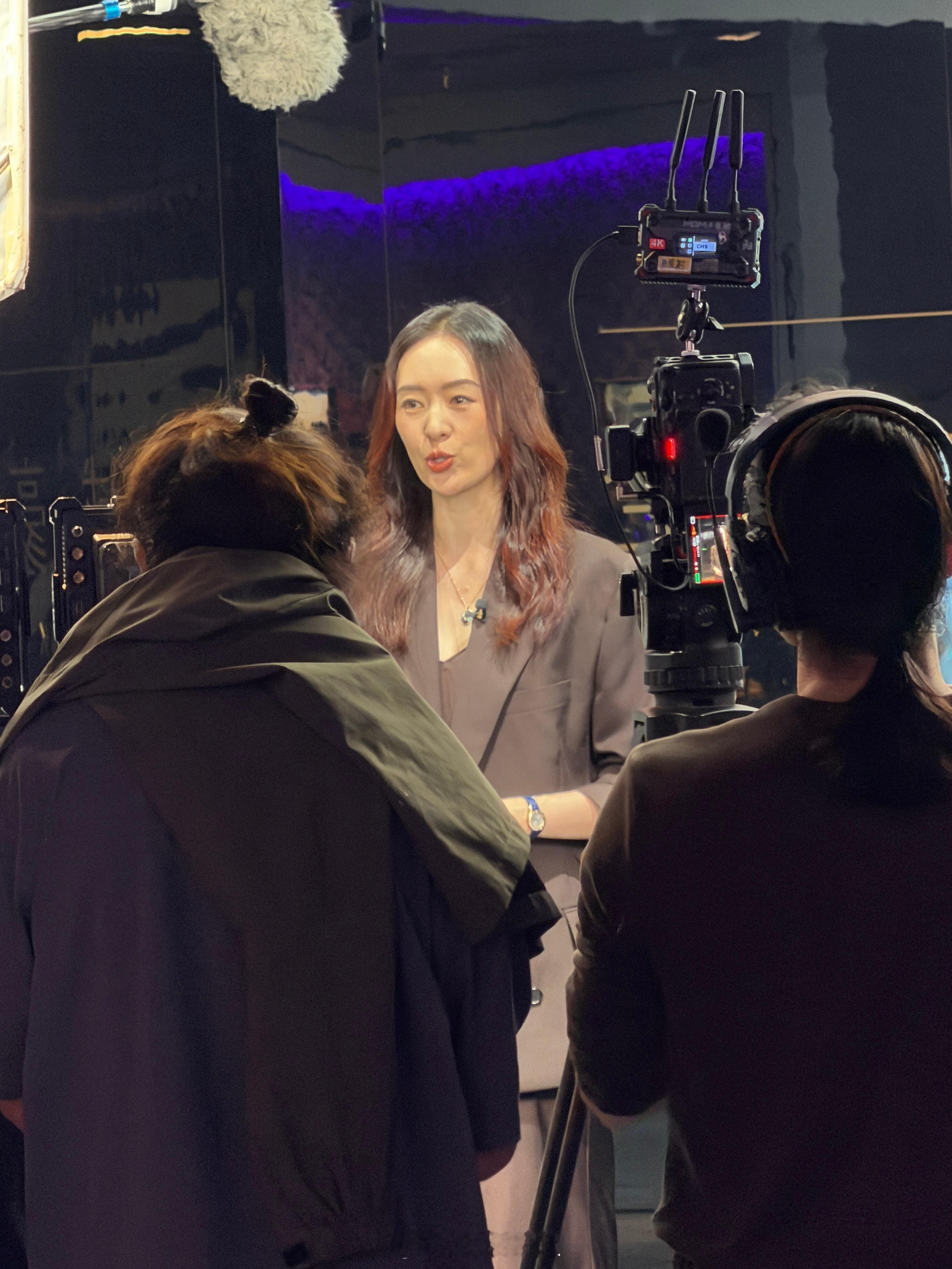 今天在车展看到童瑶了，明星现实中都仙气飘飘的 