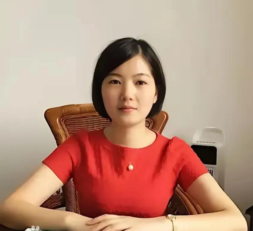 时隔多日，不知道李佩霞怎么样了？到底出来了没有？毛书记和李佩霞的办公室恋情真的不