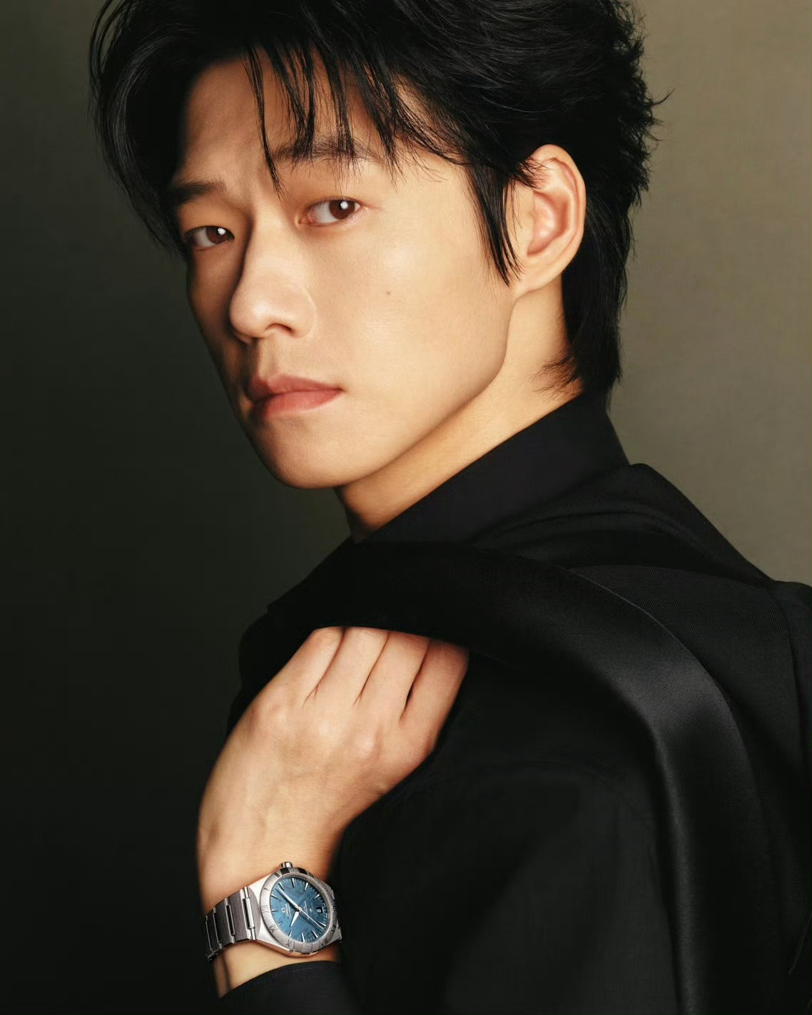 魏大勋｜OMEGA ⌚️欧米茄名人大使魏大勋演绎全新星座系列41毫米腕表，潇洒、