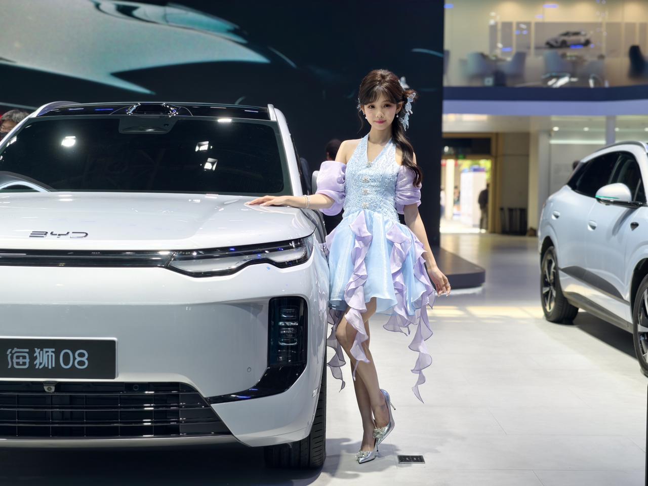 北京车展E3比亚迪专馆全球首发，海洋8系双旗舰之全新旗舰SUV：海狮08。

不