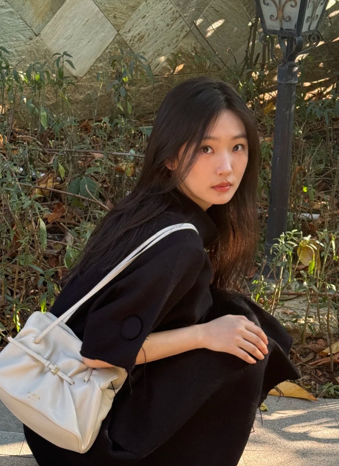 周依然的日常美图分享～“出门晒太阳十月的秋天藏在柔软的云朵里” ​​​