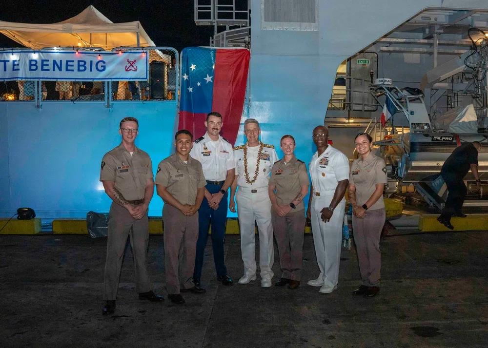 美国不遗余力在拉拢南太平洋岛国。
2025年10月31日，美国海军太平洋舰队司令