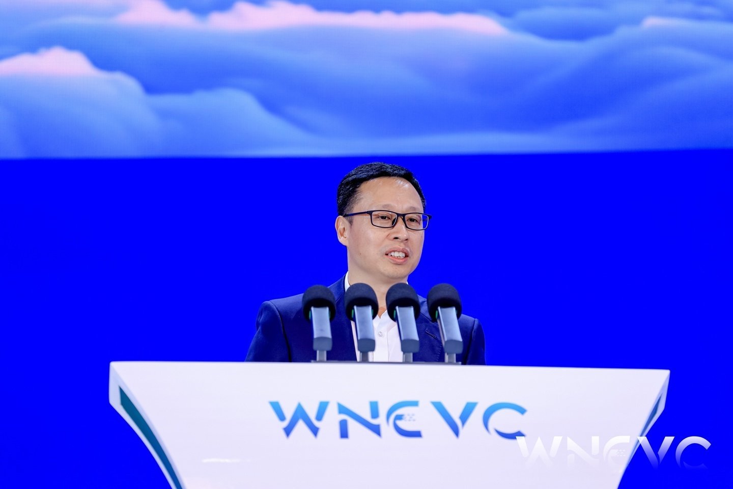【华为靳玉志：乾崑智驾已合作 28 款车型，搭载量突破 100 万辆】海南举行的