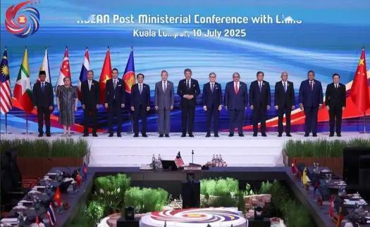 东盟十国这次是真的拧成一股绳了！在雅加达举行的特别安全峰会上，十个国家一致通过联