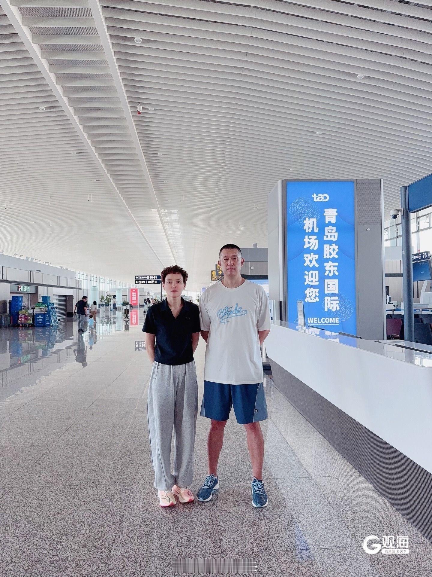 杨瀚森的父母已在今天上午启程，前往美国选秀大会现场支持儿子。（图源：《青岛日报》