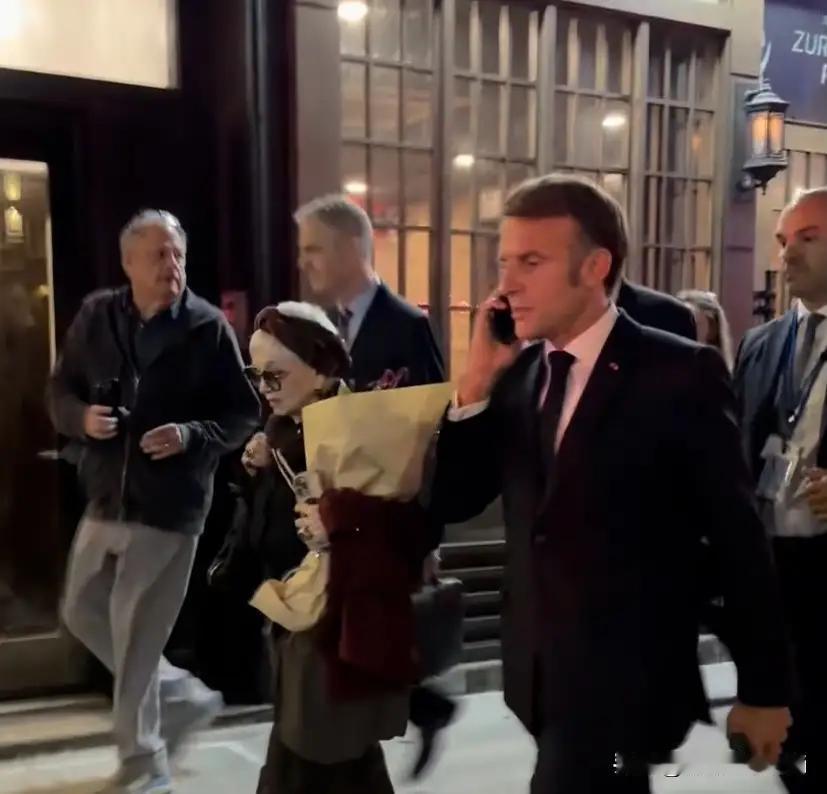 特朗普出行，马克龙也得靠边停！
9月23日，法国总统马克龙参加美国纽约第80届联