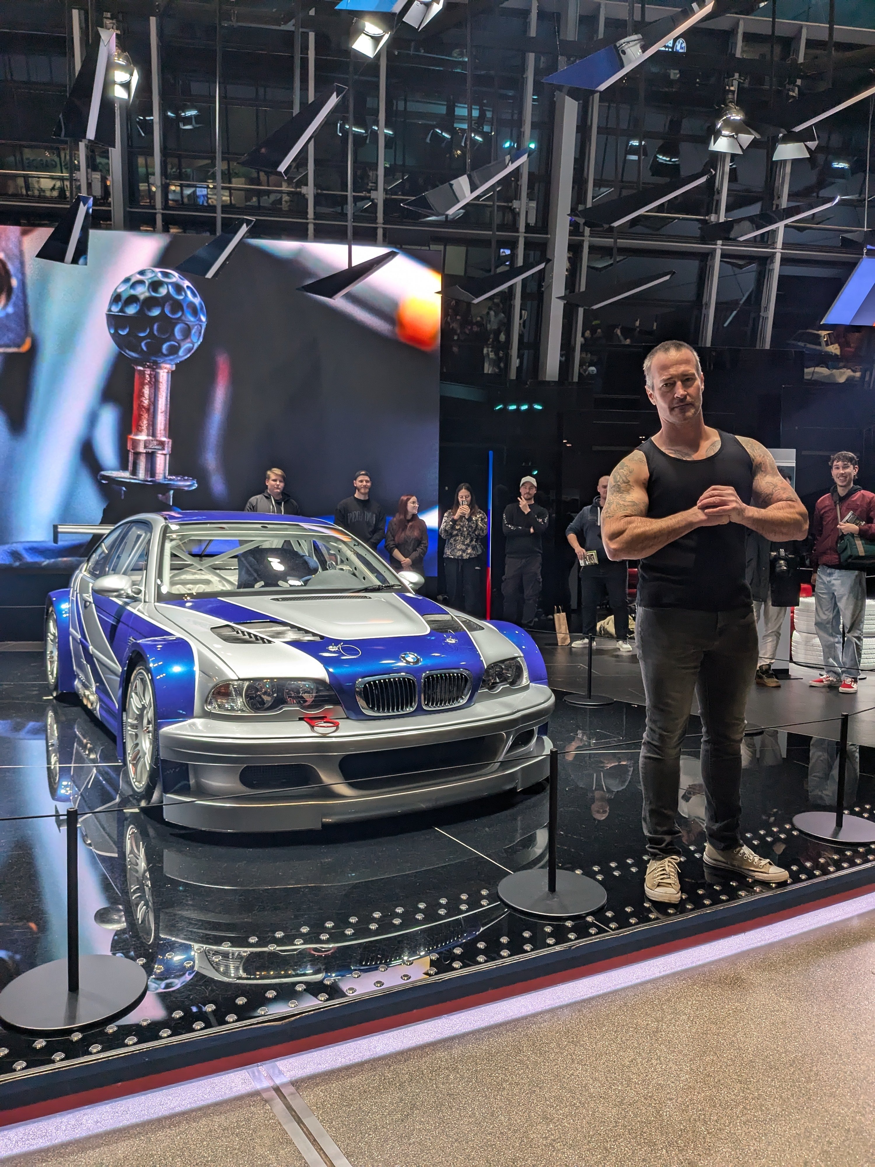 劳模宝马M3 GTR，以及剃刀本人。 