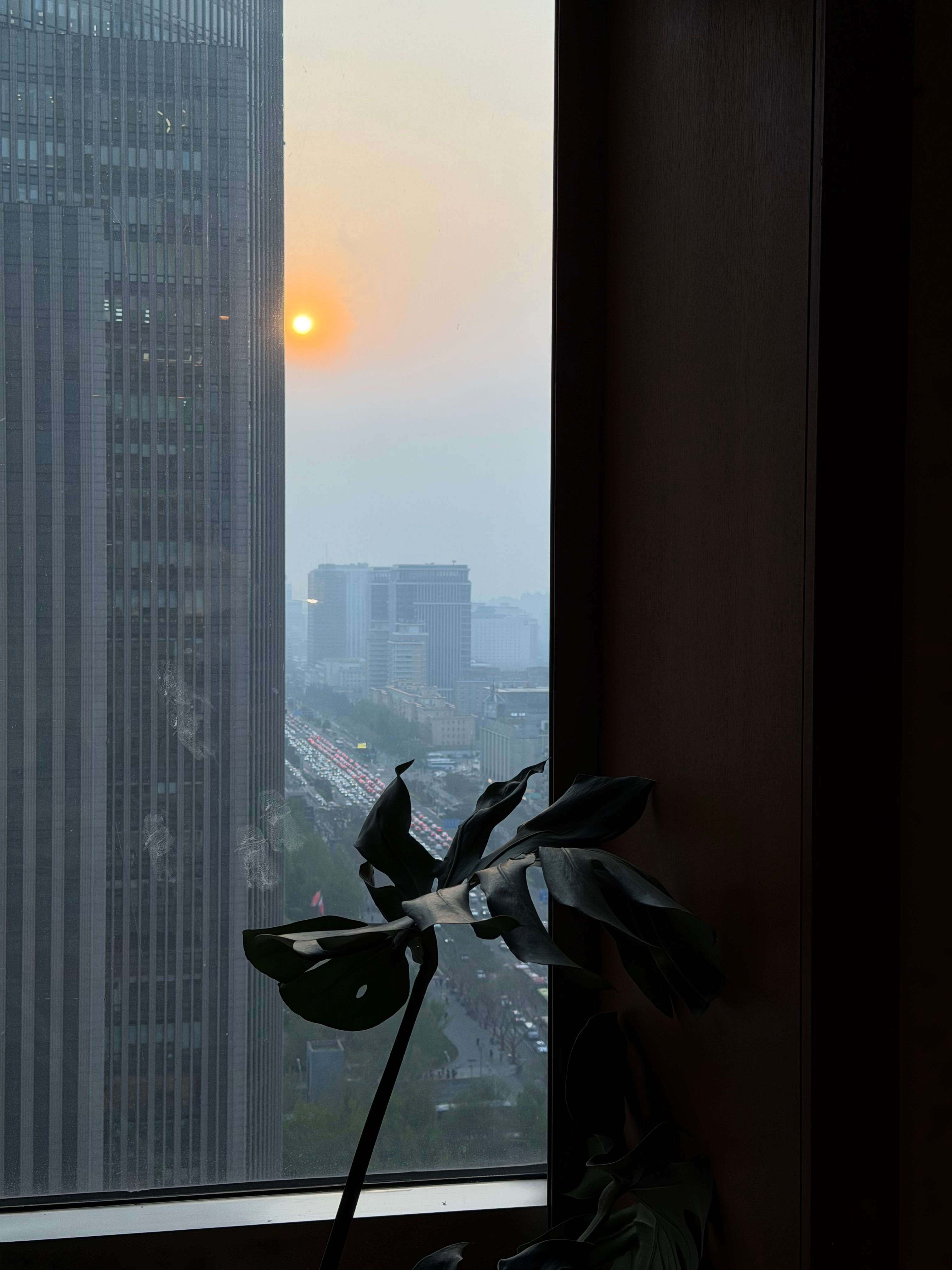 我要跟一百个人吃饭发现每个人性格的特点给每个人写一篇作文 