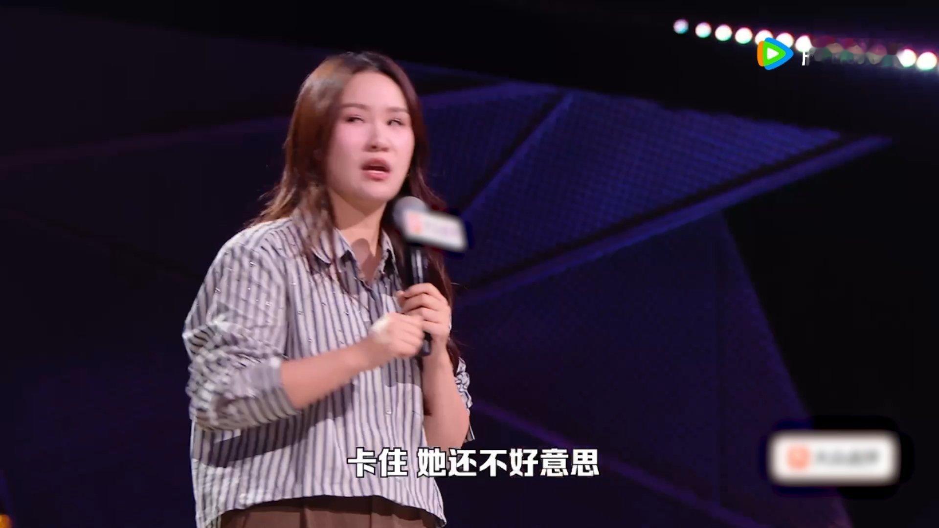 步惊云在外做自己回家演妈妈 谁的日常被步惊云说中了。在外自由自在做自己，拖着一身