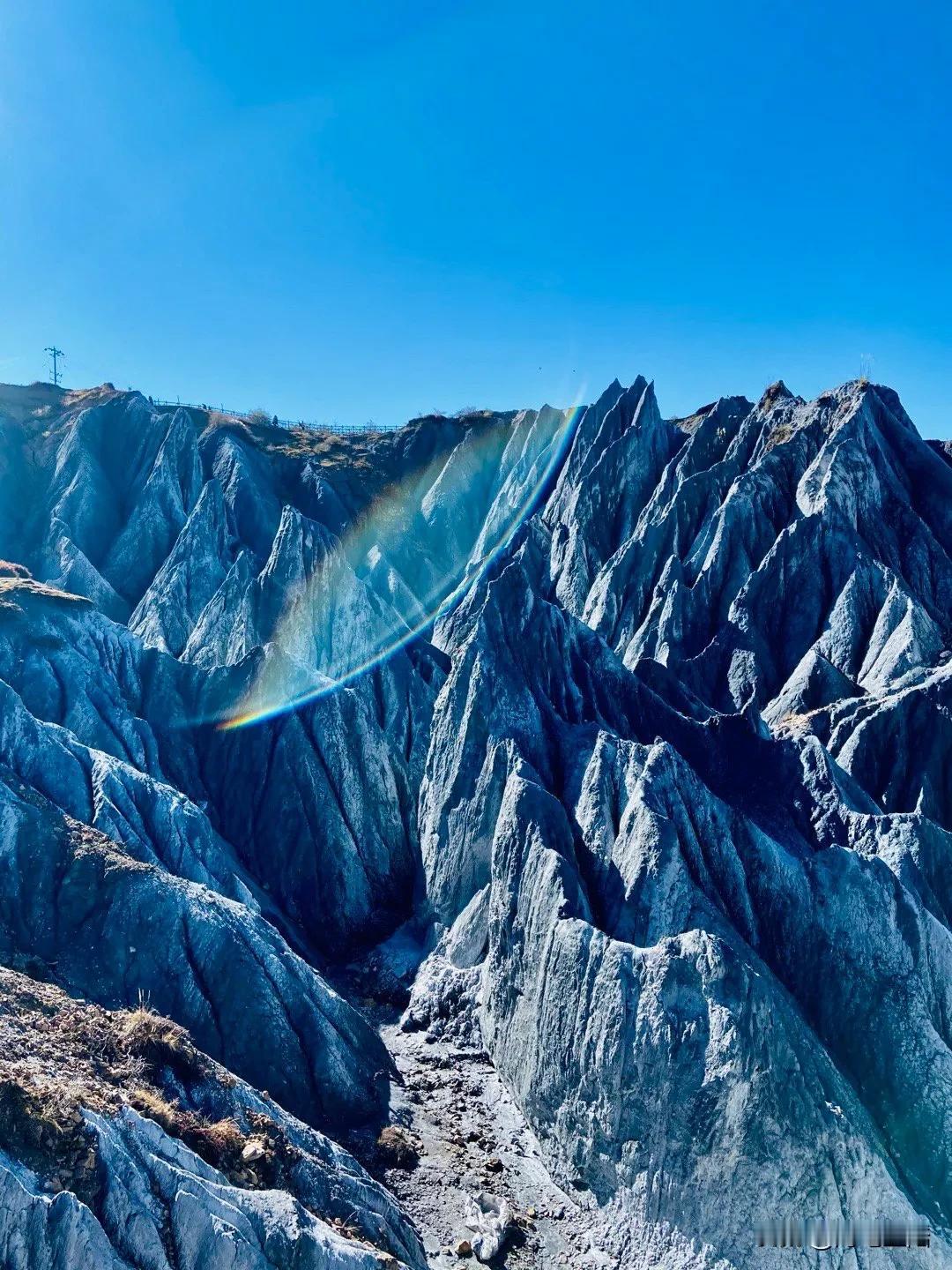 这两天川藏两地的“抢人大战”，让人们对藏区有了新的认识。
人们误以为丁真是西藏人
