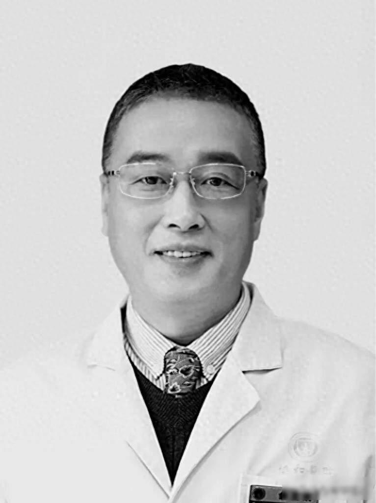 武汉协和名医余立凯去世，
仅57岁，一周前还在坐诊，
给网友开大单，
武汉协和医