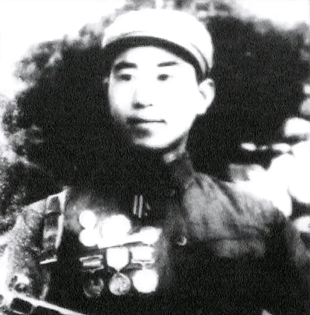 1951年，朝鲜战场，7名志愿军战士被英军精锐部队包围，当时战士们已经弹尽粮绝。