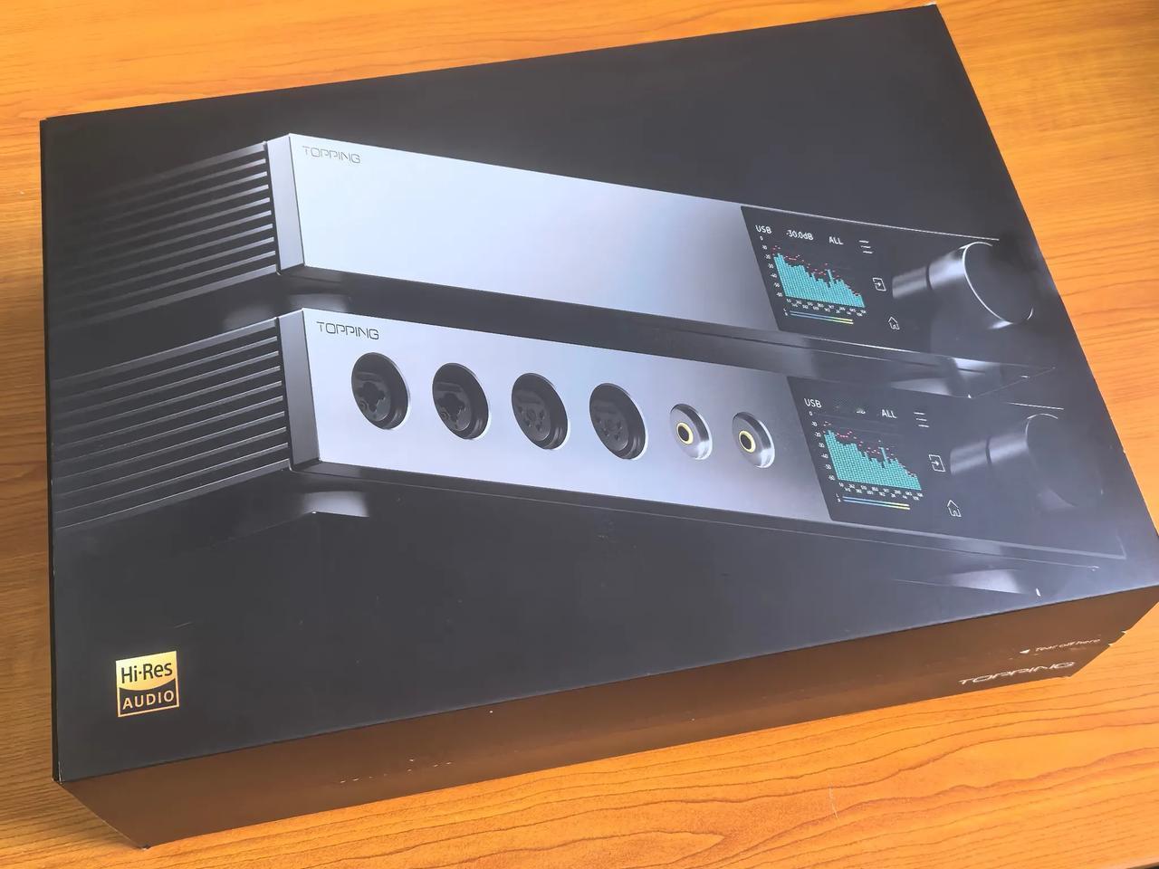 这台D900是拓品目前的旗舰DAC，定价要超万了，而且据说很火，我等了几周才拿到