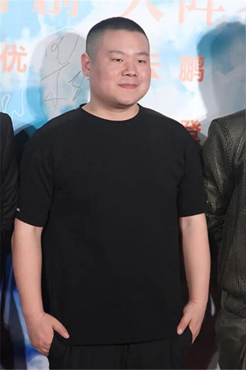 岳云鹏今年说不去春晚了，自己说的，理由是“能耐就这么些，写不出新东西了”。

这