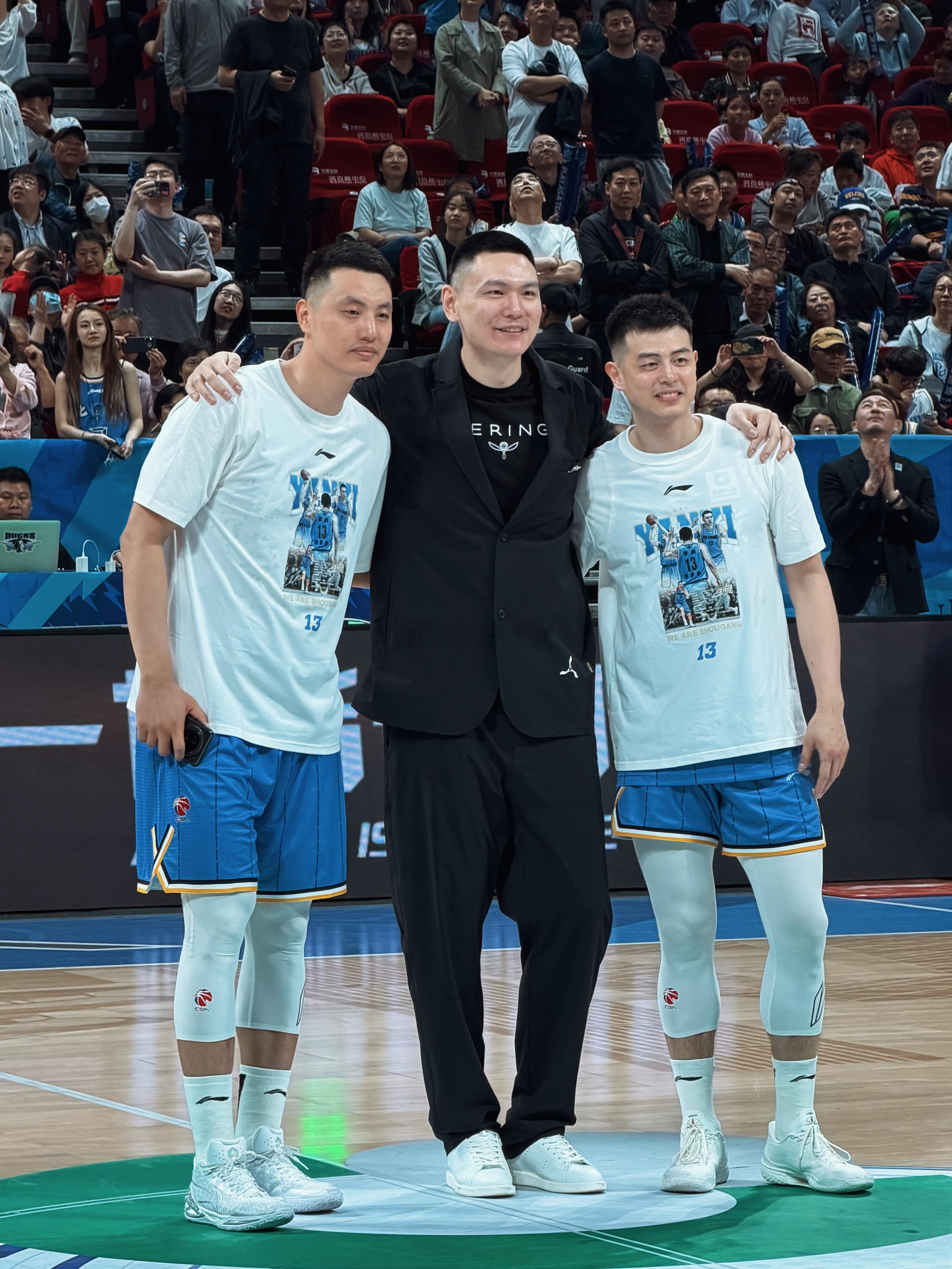 北京男篮vs吉林男篮朱彦西 北京首钢队为朱彦西举办了退役仪式。朱彦西、翟晓川、方