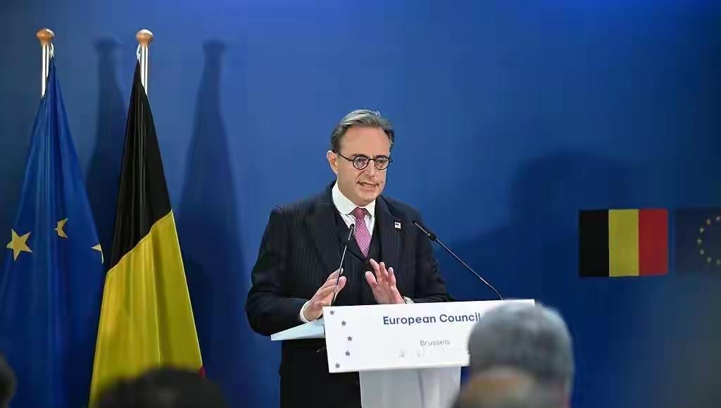 俄亮出榛树导弹欧洲秒怂！放弃将俄资产交给乌方！将自掏腰包援乌