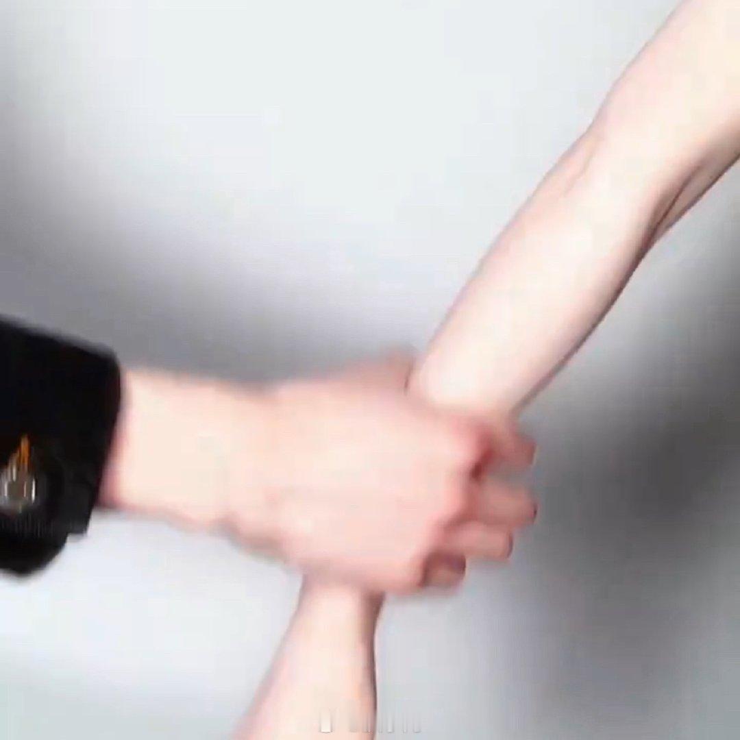 张凌赫田曦薇的糖葫芦转场哈哈哈哈哈就是说电视剧《逐玉》剧组果真是听劝啊，居然拍了