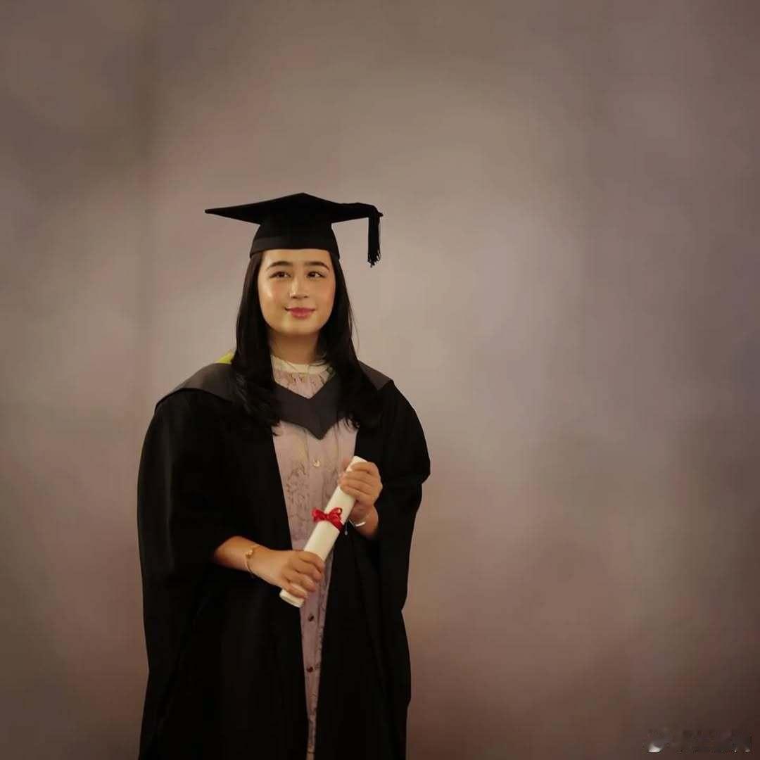 马来西亚王室 🇲🇾7月10日，彭亨州公主吉涵以优异的成绩毕业于英国创意艺术大
