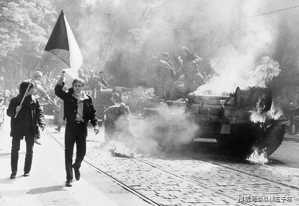 俄军不是苏联红军，却想像当年的苏联红军那样，在乌克兰打像捷克斯洛伐克和阿富汗那样