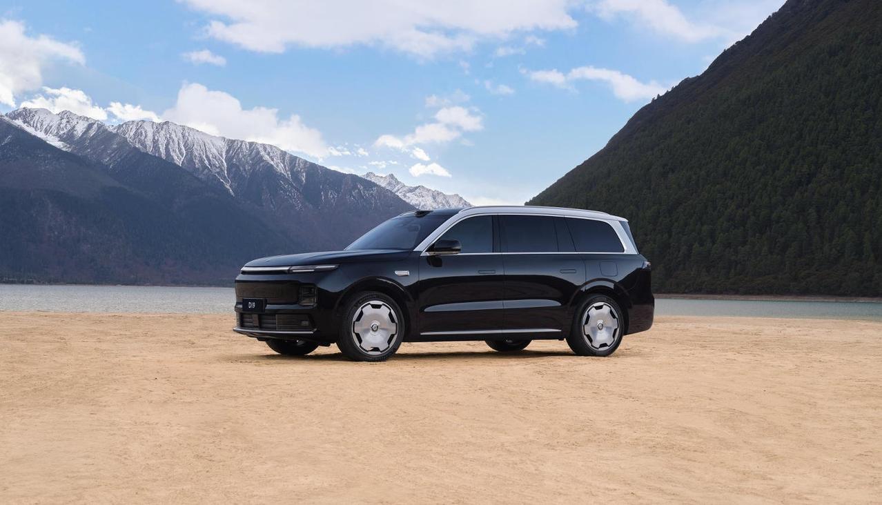 【千呼万唤始出来，零跑DA9正式上市，21.98万起】日前，零跑旗舰D平台首款车