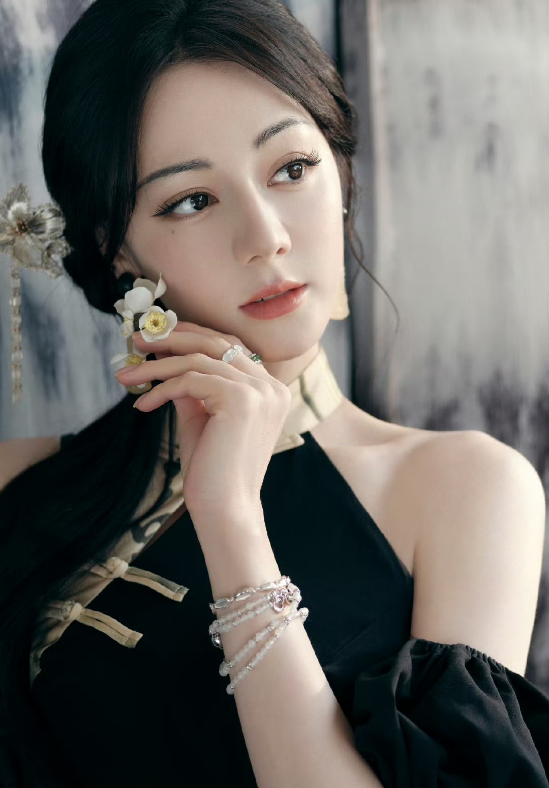 娱乐[超话]迪丽热巴无影脚迪丽热巴佛山无影脚[爱你][爱你] ​迪丽热巴这是什么